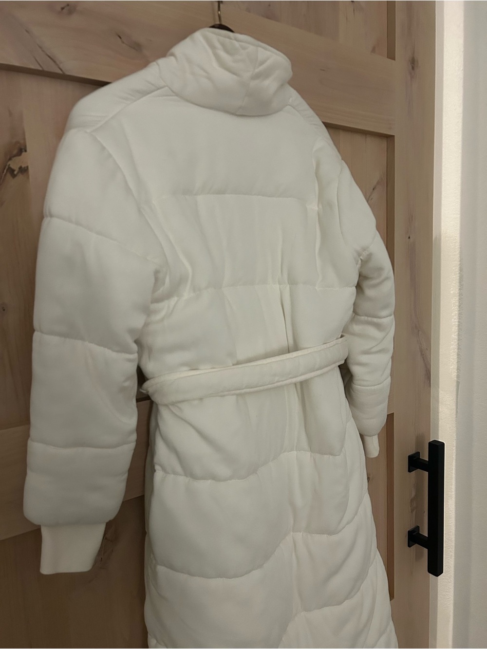 Soma Ivory Cream soft Long Puffer Robe with Belt and pockets, EUC, size small. - Picture 9 of 9